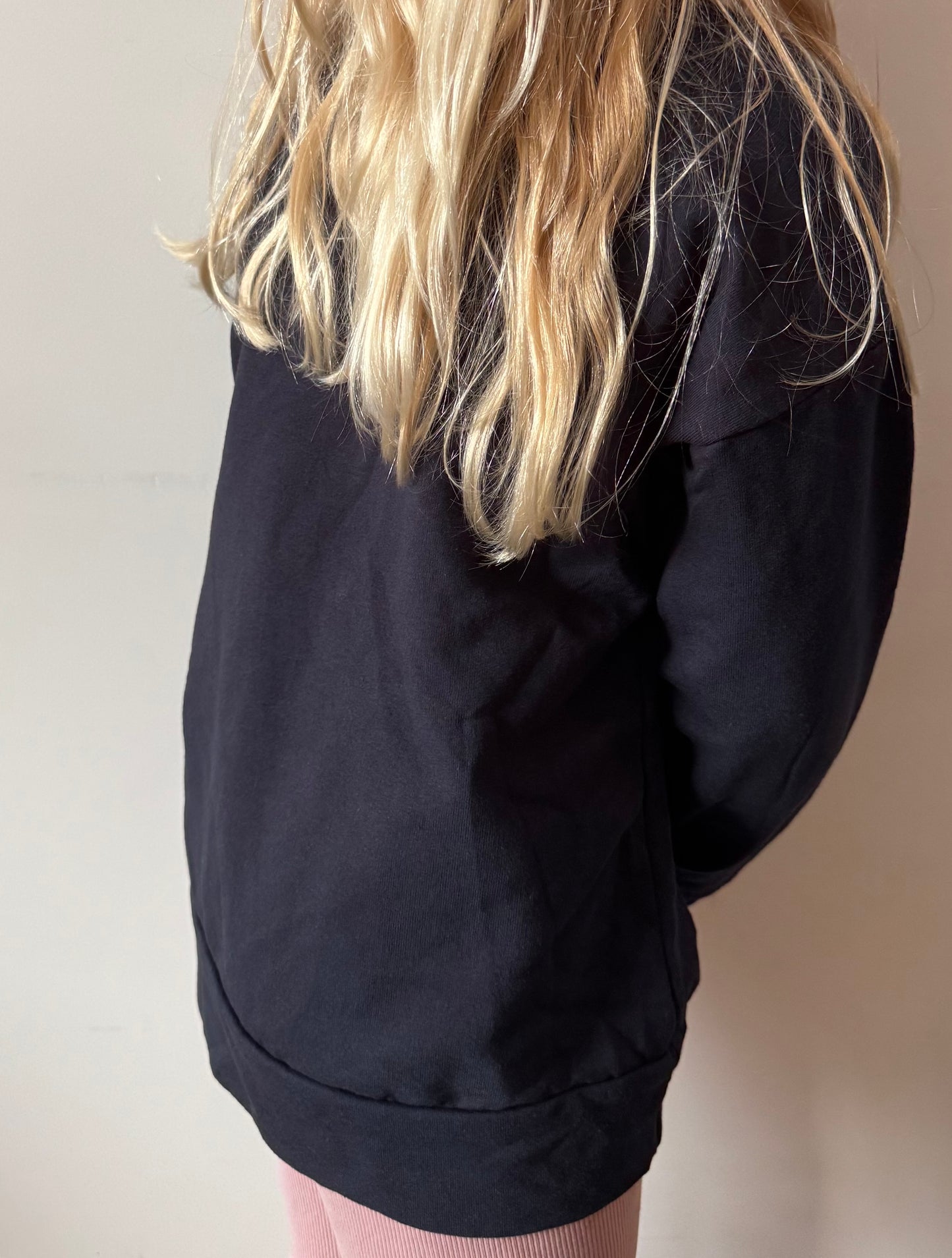 Sweater met glitter design.