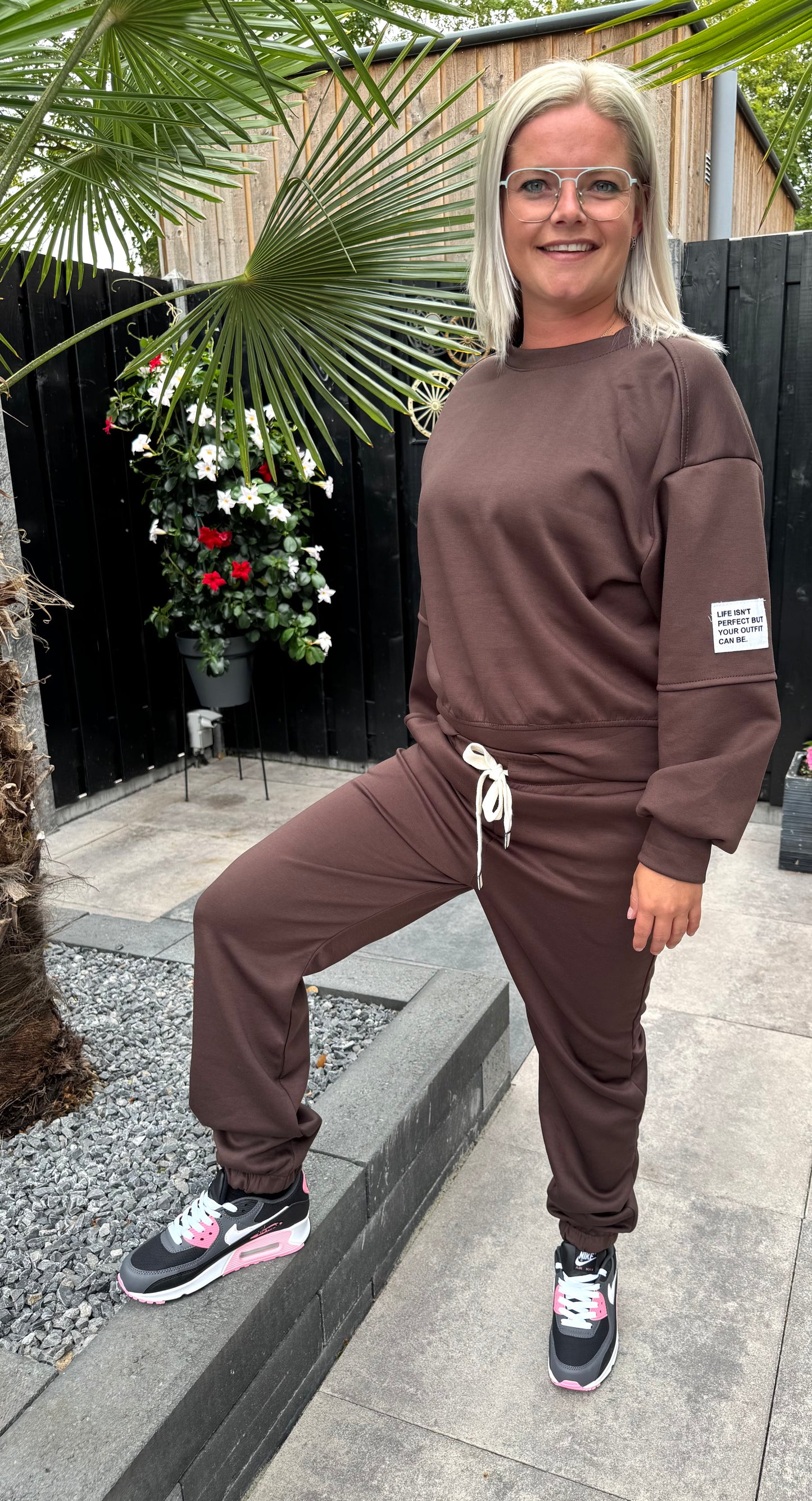 Set “Life isn’t perfect but your outfit can be”