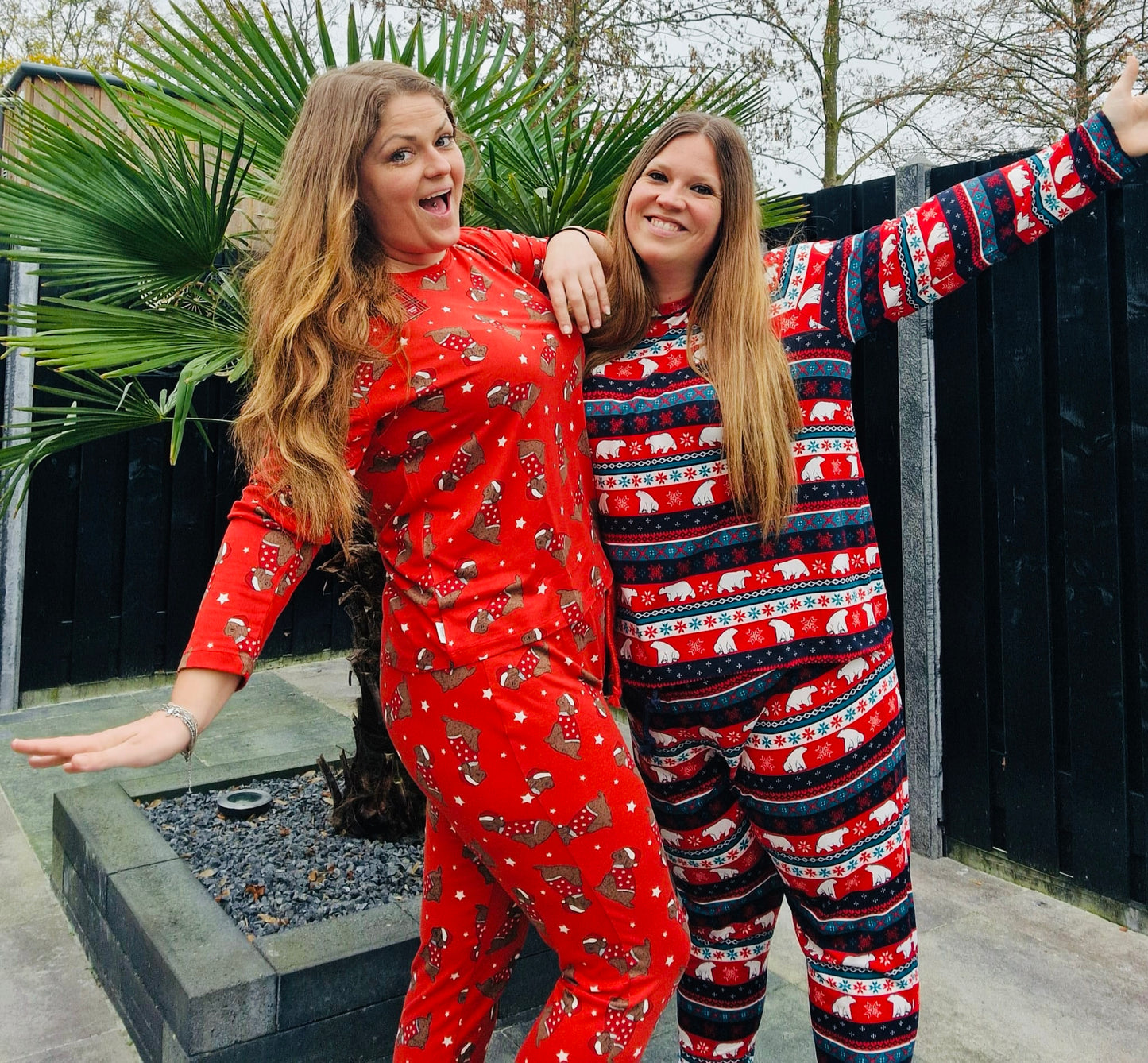 Kerst pyjama Chelsea Peers rood hond.